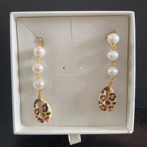 New in box Moonlight Beach Pearl Earrings